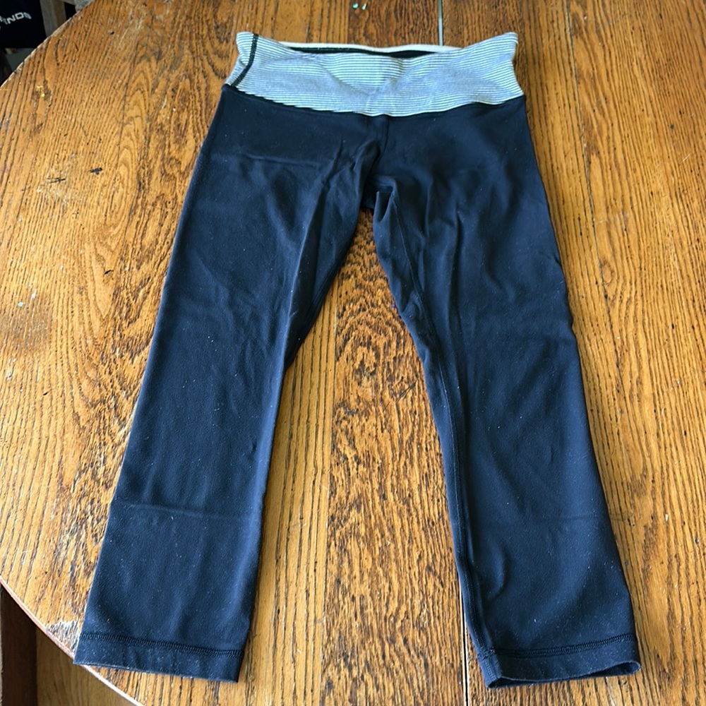 Lululemon cropped leggings in size 6 with black and white striped waistband.